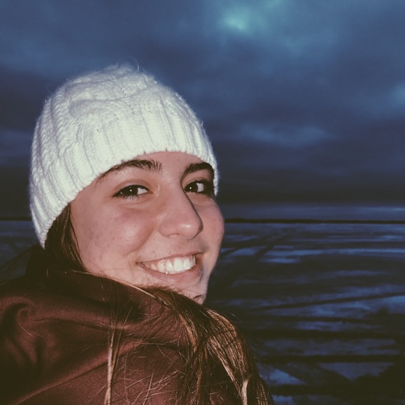 Profile Picture of Lauren Sticha (@laurensticha) on Poshmark