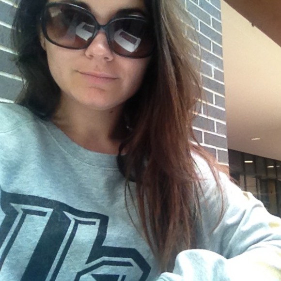 Profile Picture of Rachael Milovich (@rnmilovich) on Poshmark