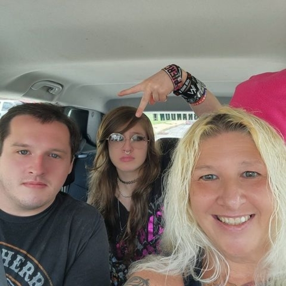 Profile Picture of Helen Mitchell (@violeteyes6422) on Poshmark