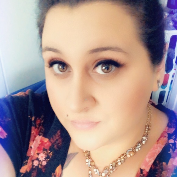Profile Picture of Nicole Kulbacki (@nicolekulbacki) on Poshmark
