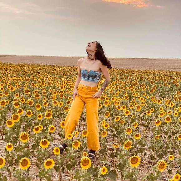 Niki Pantelich - Poshmark Profile Picture of Niki Pantelich (@npantelich) on Poshmark