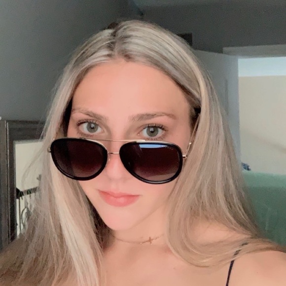 Profile Picture of Olivia Dobbs (@oliviadobbs27) on Poshmark
