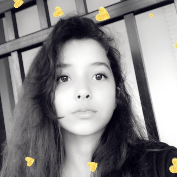 Profile Picture of Isabela Carvalho (@isa_bela649) on Poshmark