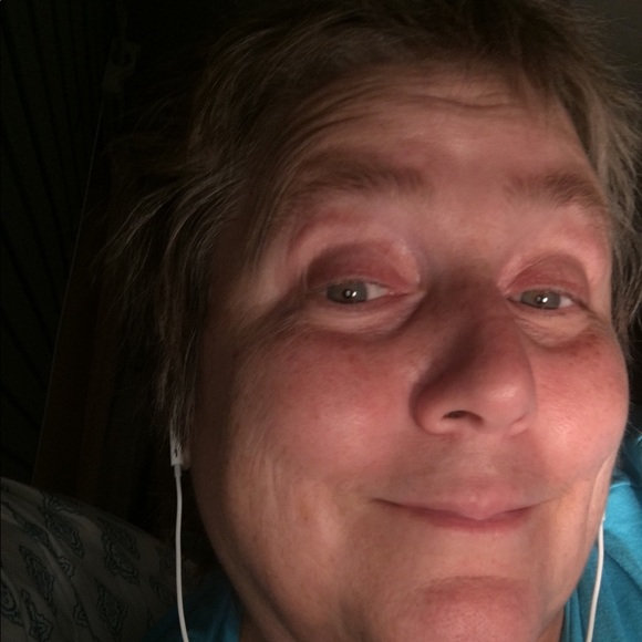 Profile Picture of Lorene Stanton (@lorene1961) on Poshmark