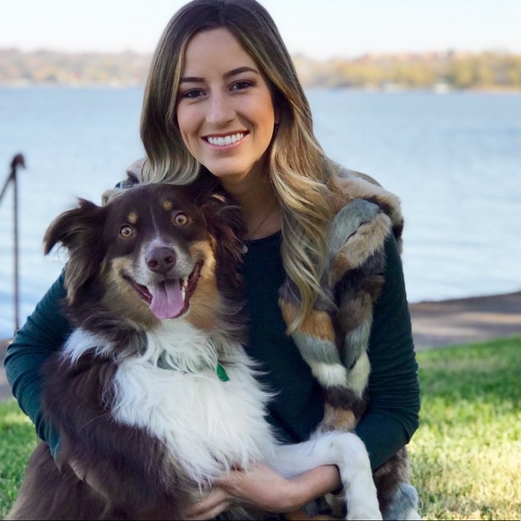 Profile Picture of Jessica Holt (@jessiholt) on Poshmark