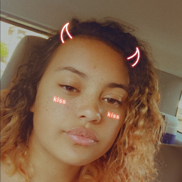 Profile Picture of Yalaynah Matulevich (@emyopanda) on Poshmark