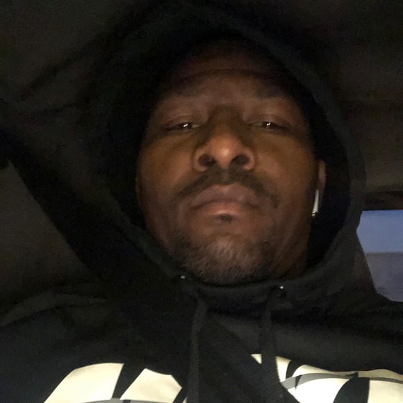 Profile Picture of Damien Howard (@damien_howard) on Poshmark