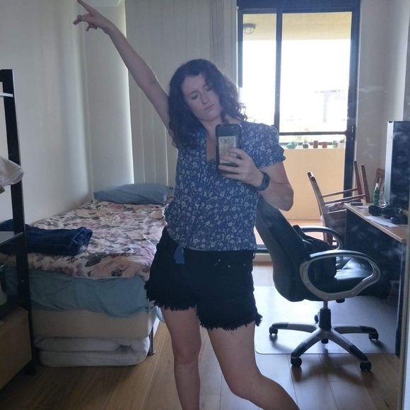 Profile Picture of Celeste Mckelvie (@mckelvie1616) on Poshmark