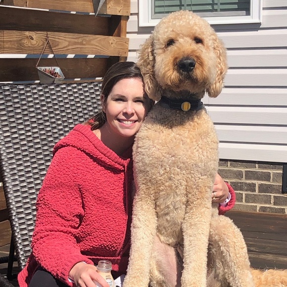 Profile Picture of Kayla Almanzor (@kayla22188) on Poshmark