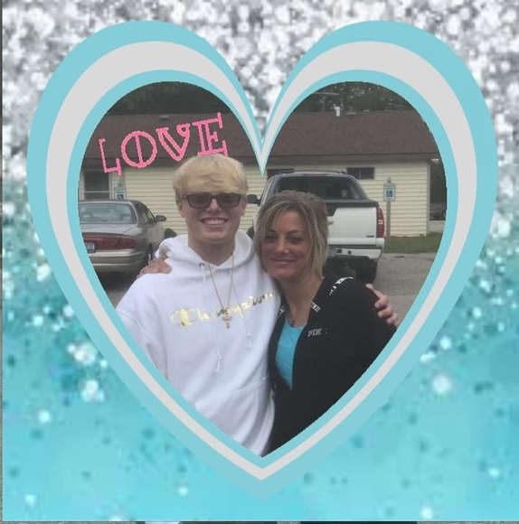 Profile Picture of Sarah Imhoff (@simhoff) on Poshmark