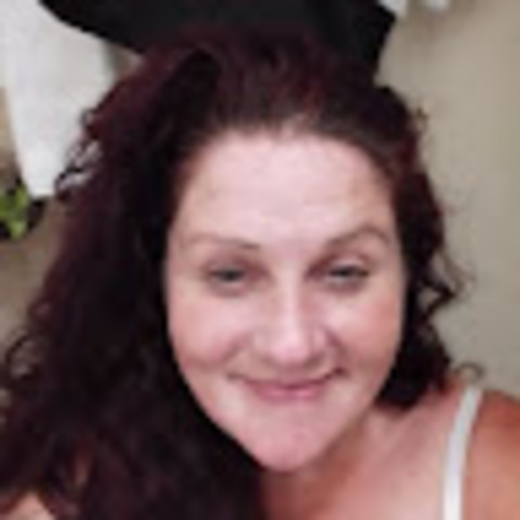 Profile Picture of Jana Rempillo (@beautyinoregon) on Poshmark