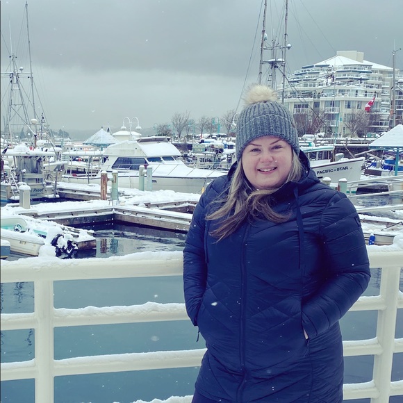 Profile Picture of Carly Clothier (@carly_clothier) on Poshmark