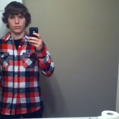 Profile Picture of Stephen Shultz (@WHaTiSYouRMoM) on Twitter