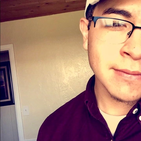 Profile Picture of Zachary Vargas (@zvargas10) on Poshmark