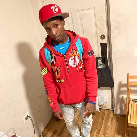 Profile Picture of Raheem Isom (@raheem1300) on Poshmark