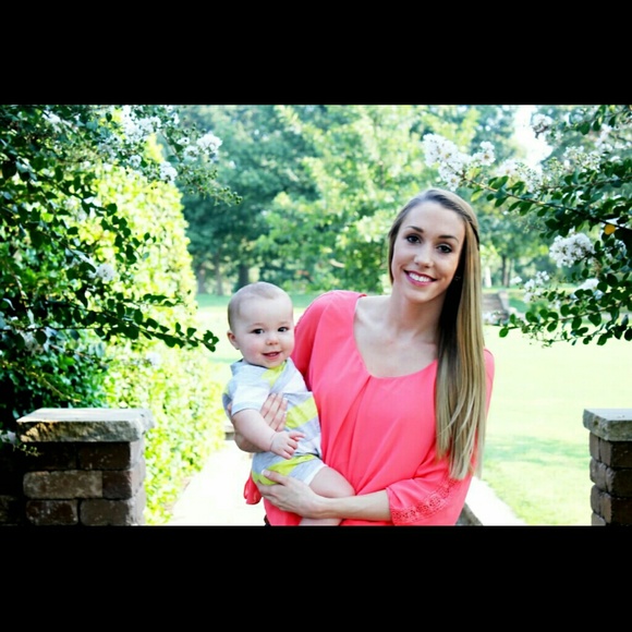 Profile Picture of Kelsie Beyard (@kelsieb1996) on Poshmark