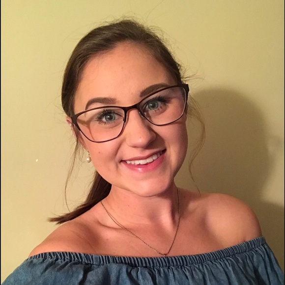 Profile Picture of Kaylee Matish (@kaymatish) on Poshmark