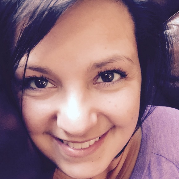 Profile Picture of Melissa Ziarek (@mcdonm82) on Poshmark