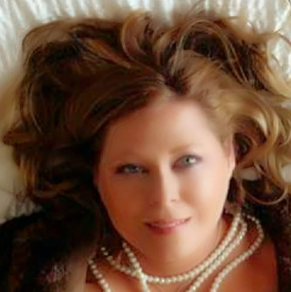 Profile Picture of Julia Chapman (@chap8762) on Poshmark