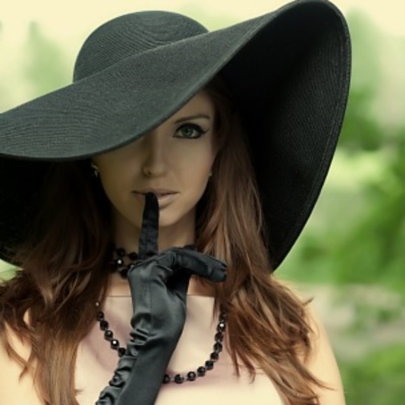 Profile Picture of Alla Zakharov (@byposhboutique) on Poshmark