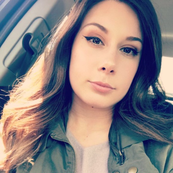 Profile Picture of Michaela Castro (@michaelacastro) on Poshmark