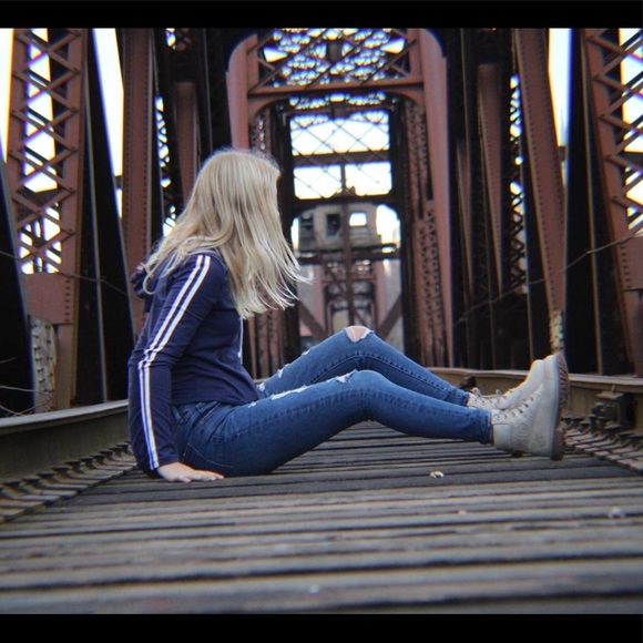 Profile Picture of Laurel Carroll (@loweralc99) on Poshmark