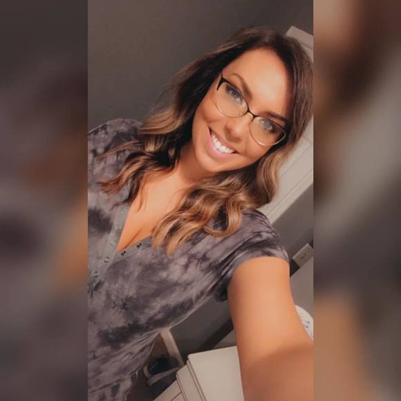 Profile Picture of Danielle Jinks (@danielle112690) on Poshmark