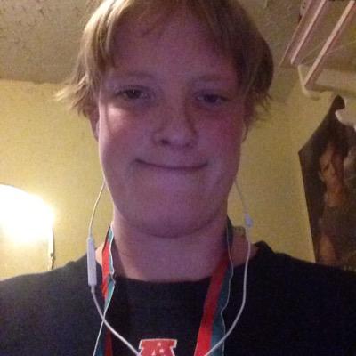 Profile Picture of Caitlin Devine (@DevineNikkee) on Twitter