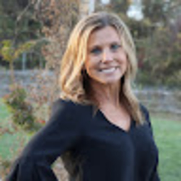 Profile Picture of Peggy Centrella (@peggy_centrella) on Poshmark