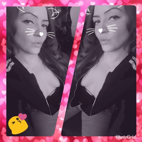 Profile Picture of Nikki Finlay (@finlaynicole) on Poshmark
