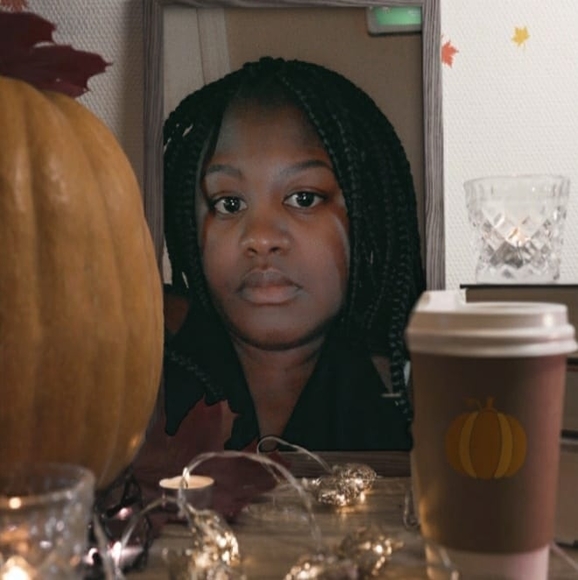 Profile Picture of Yolanda Clark (@ynclark) on Poshmark
