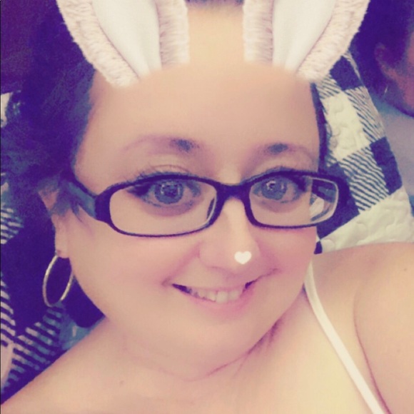 Worthington Leah - Poshmark Profile Picture of Worthington Leah (@flicks35) on Poshmark