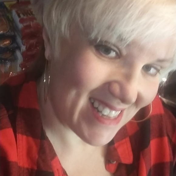 Profile Picture of Nicole Mielcusny (@nicolemielcusny) on Poshmark