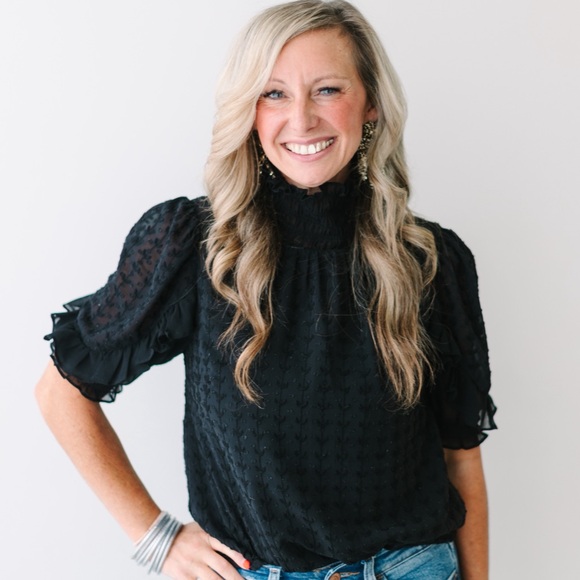 Profile Picture of Laura Labunski (@lblabunski) on Poshmark