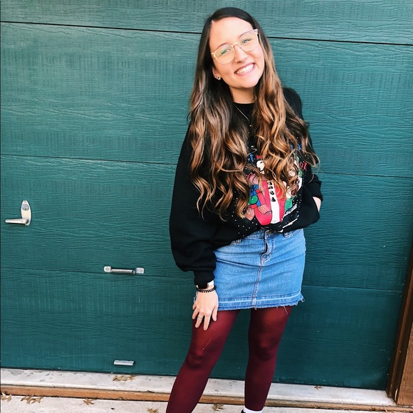 Profile Picture of Lauren Lenzen (@laurenlenzen) on Poshmark