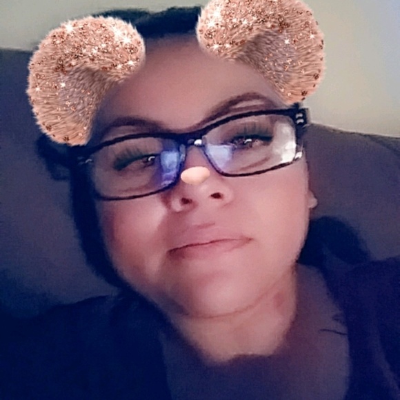 Profile Picture of Ana karen Degolyer (@kaydegolyer) on Poshmark