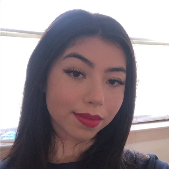 Profile Picture of Salome Jankovec (@salomeeee) on Poshmark