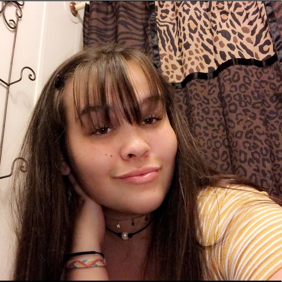 Profile Picture of Hannah Gendron (@hannahgendron7) on Poshmark