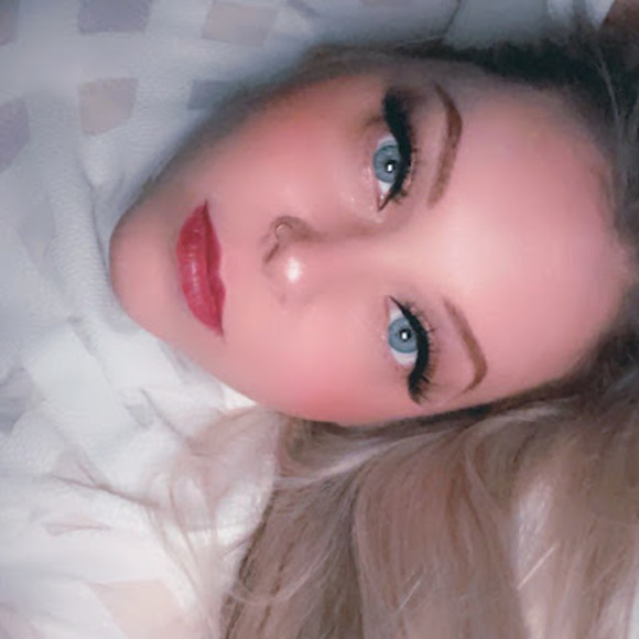 Profile Picture of Amanda Wilhoite (@akwilhoite91) on Poshmark