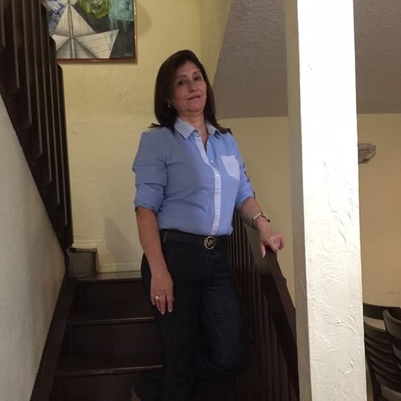 Profile Picture of Sara Escobar (@saraguti90) on Poshmark