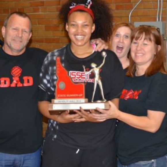 Profile Picture of Lisa Gillespie (@lisagillespie) on Poshmark