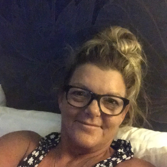 Profile Picture of Shannon Creighton (@shannoncreighto) on Poshmark