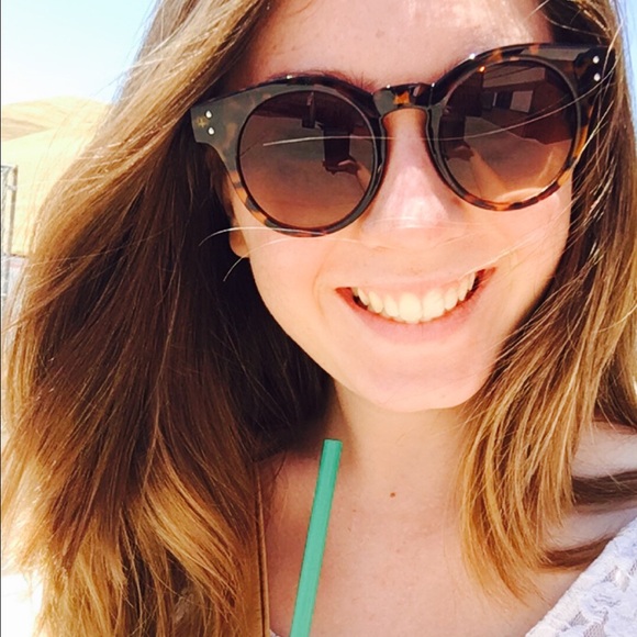 Profile Picture of Amy Vincent (@amyvi123) on Poshmark