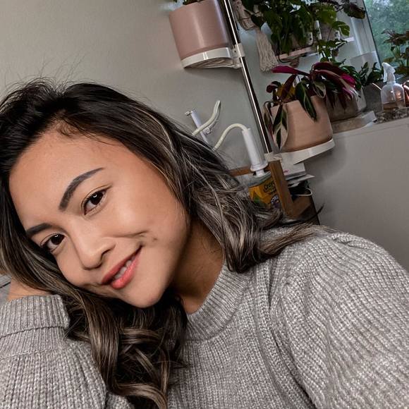 Profile Picture of Alexa Isaac (@lexajuliet) on Poshmark