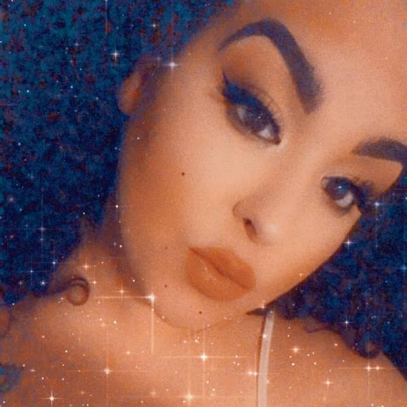 Profile Picture of Mandee Christian (@mandeechristian) on Poshmark