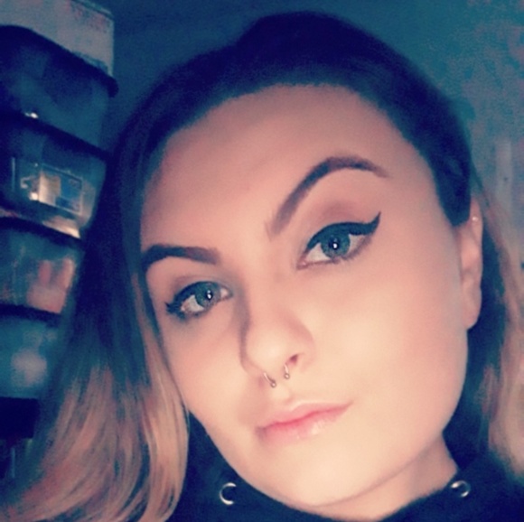 Profile Picture of Teanna Rajewski (@teannar96) on Poshmark
