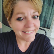 Profile Picture of Amber DeCaro (@amberdecaro) on Youtube