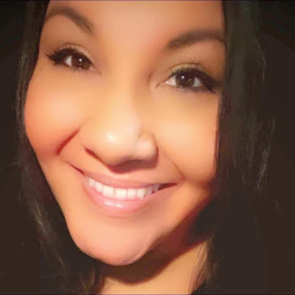 Profile Picture of Shannon Holden (@smh0213) on Poshmark