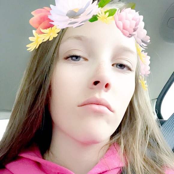 Profile Picture of Alexa Carter (@helloitslex) on Poshmark