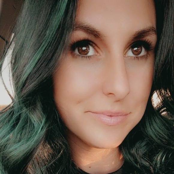 Profile Picture of Jamie Beverlin (@cjbcattle) on Poshmark